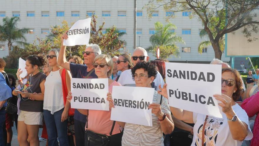 Concentración demandando la reversión del hospital de Manises