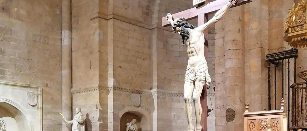 Crucificado de la Colegiata que la cofradía pretende convertir en su imagen titular
