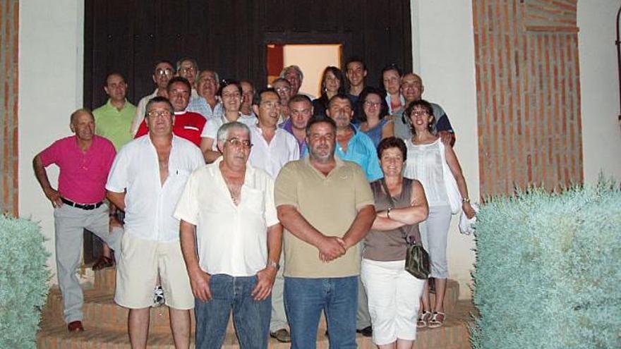 Foto de familia de la asociación de artesanos de la madera y torno.