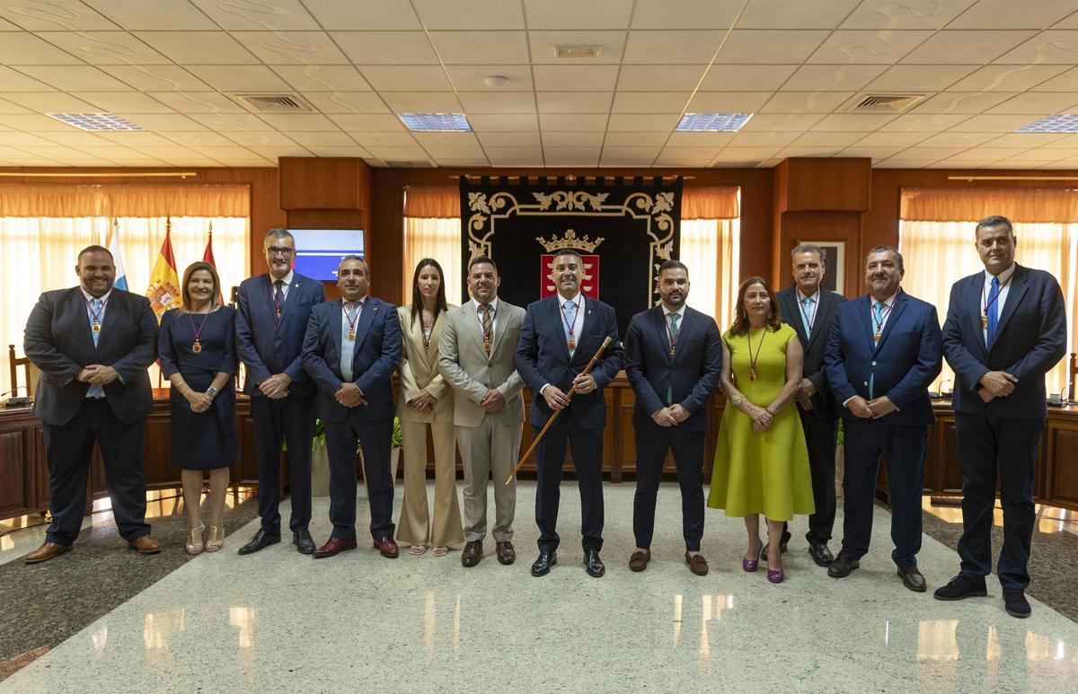 Los consejeros de CC y PP del nuevo grupo de gobierno del Cabildo de Lanzarote.