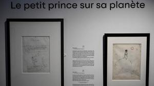Manuscritos de ’El pequeño príncipe’ en la exposición.