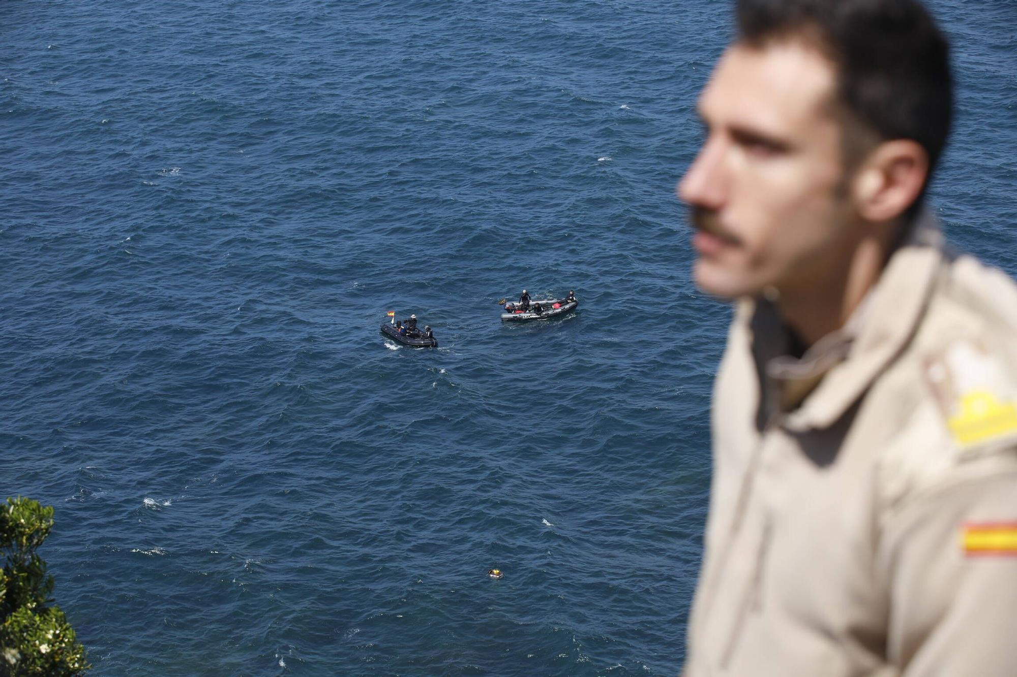 En imágenes: Así fueron las labores de desactivación de tres obuses en la costa de Gijón