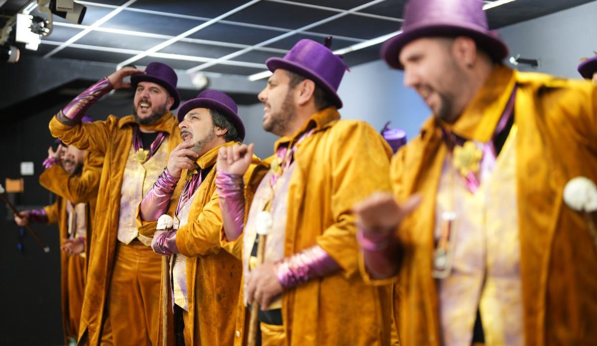 La Clandestina da vida a un grupo de arlequines postapocalípticos que alzan la voz contra el sistema.