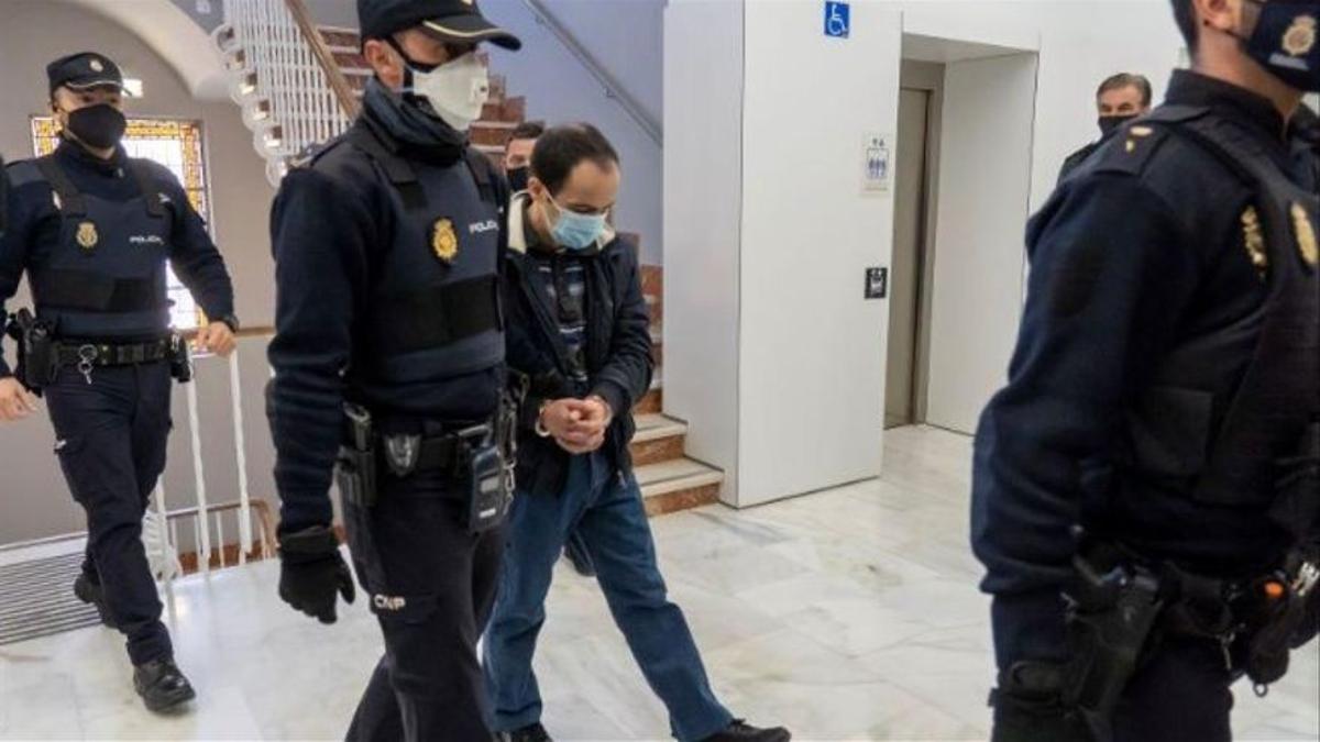 Sucesos: Dos hermanos asesinan a su madre y viven con su cadáver ...