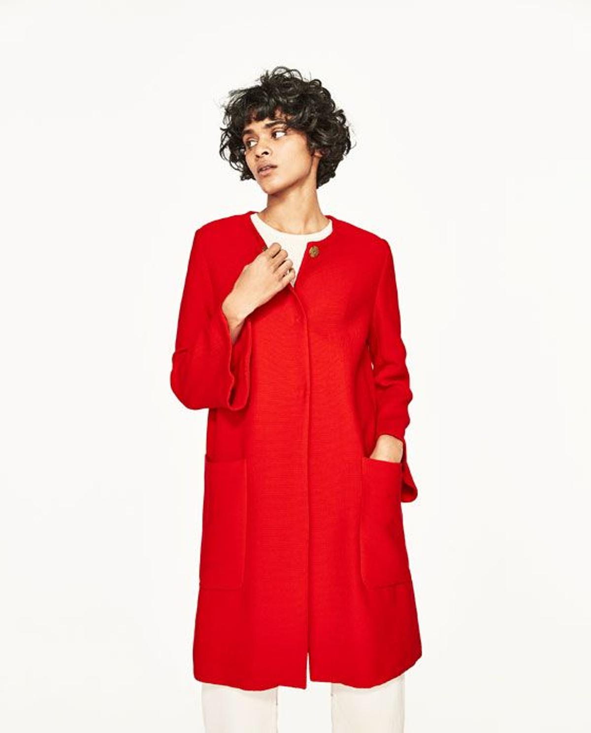 Abrigo entretiempo rojo: Zara