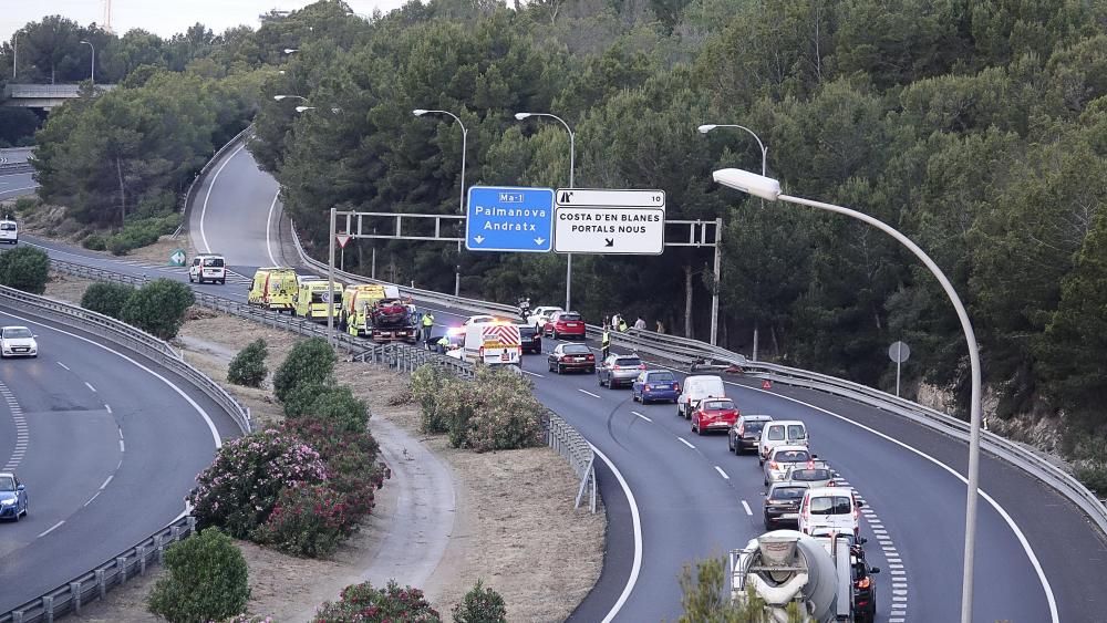 Cinco heridos en una colisión frontal en la autopista