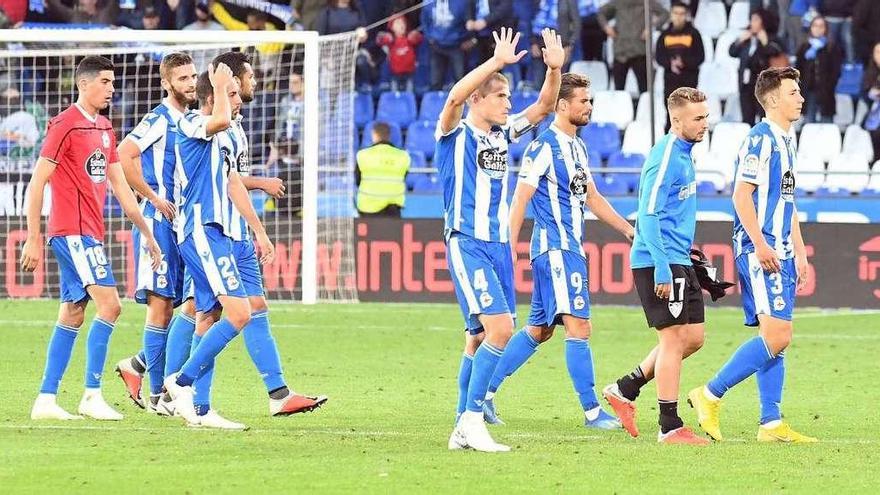 Los futbolistas del Deportivo celebran el triunfo contra el Elche, en el último partido que jugaron como locales.