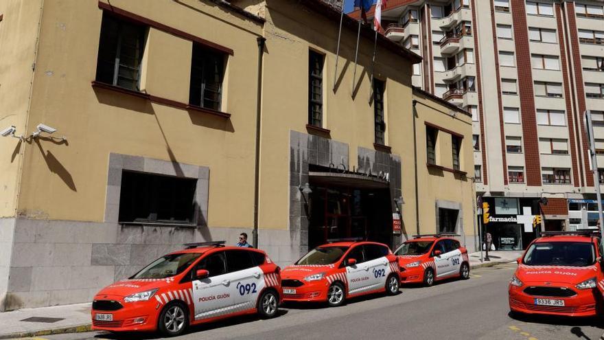 Sorprenden a cuatro adolescentes tratando de fingir una caída en una alcantarilla para pedir una indemnización