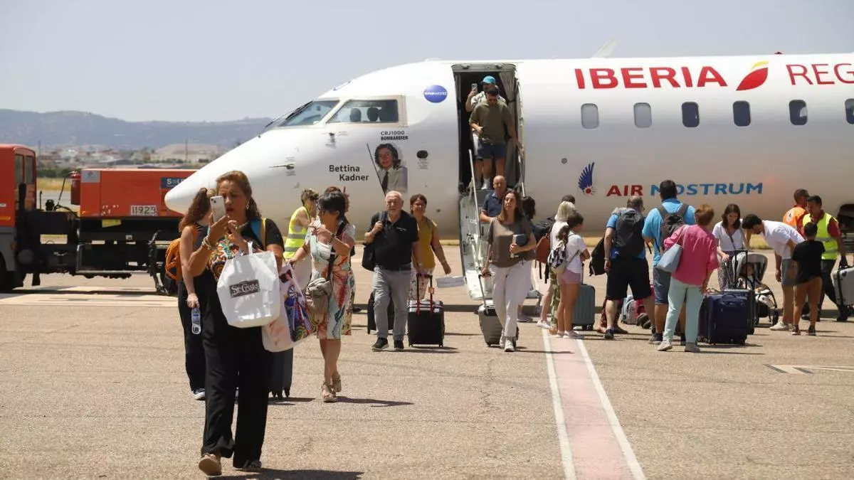 Los aeropuertos que sirven de espejo al de Córdoba: pasajeros, vuelos y destinos