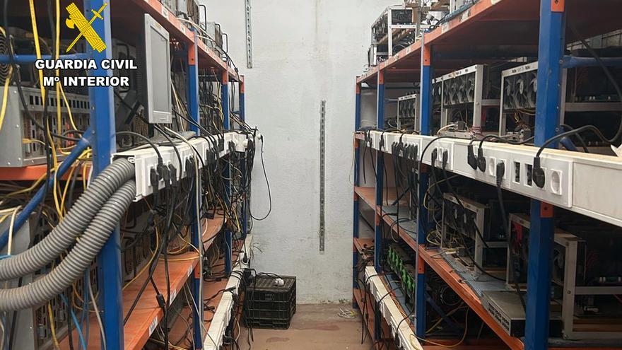 Enganches ilegales a la luz para alimentar en Totana su &#039;granja&#039; de minado de criptomonedas