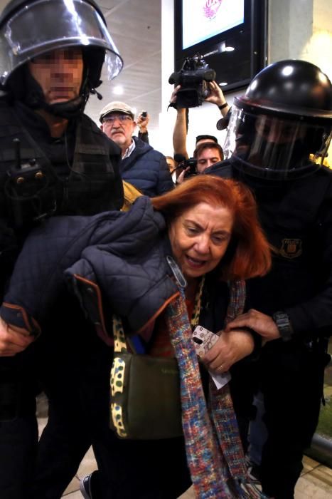 Protesta de los CDR en la estación de Sants