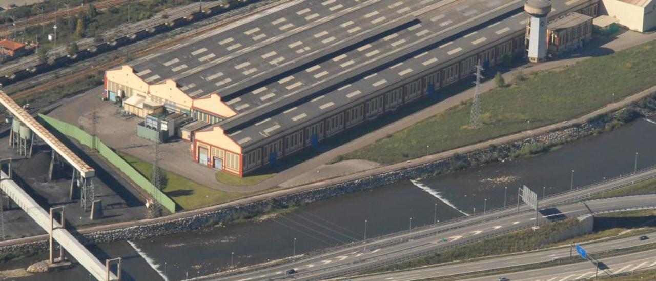 Una vista aérea de la factoría de Mieres Tubos.