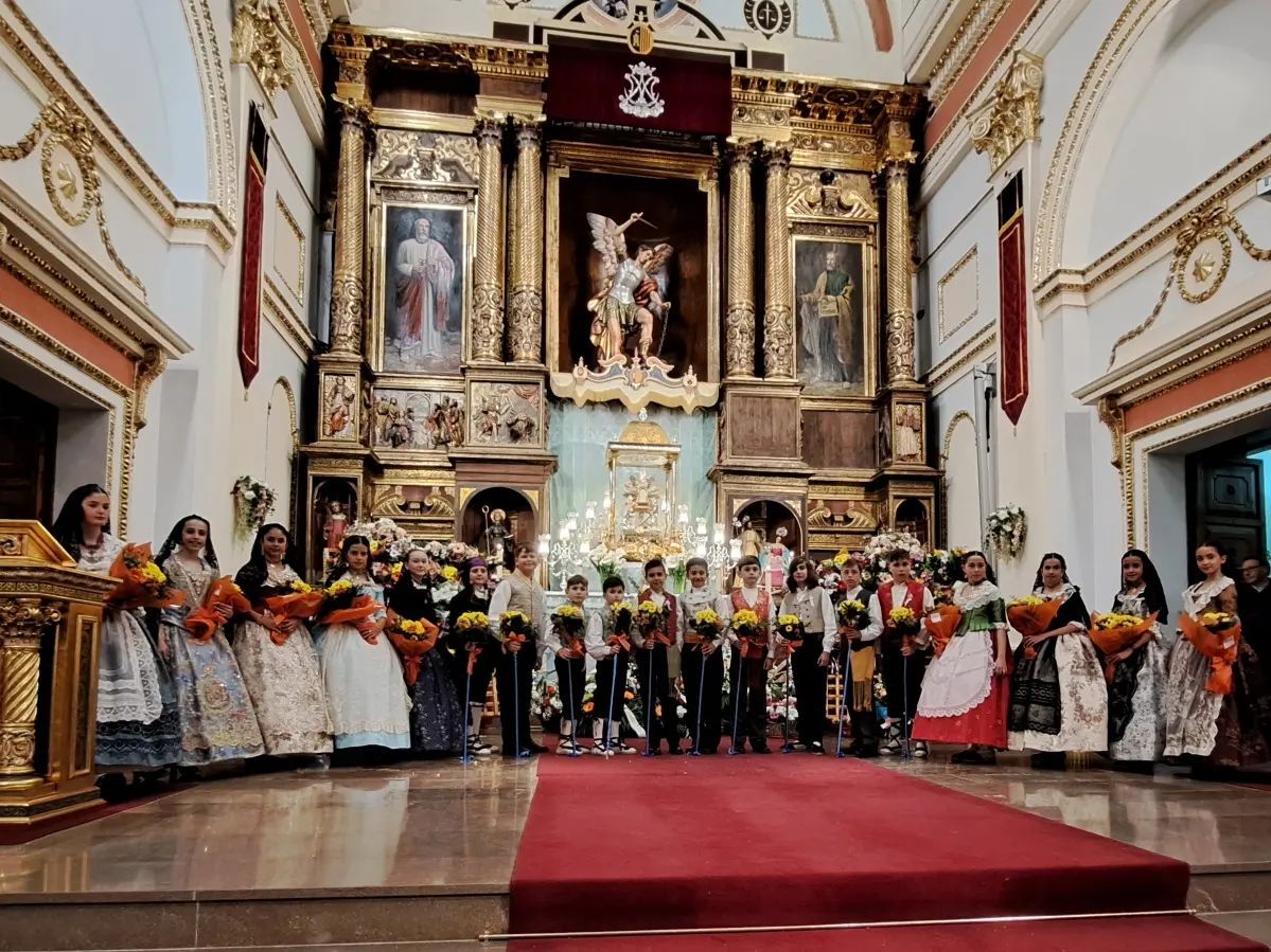 Altura ofrece flores a la Virgen de la Cueva Santa