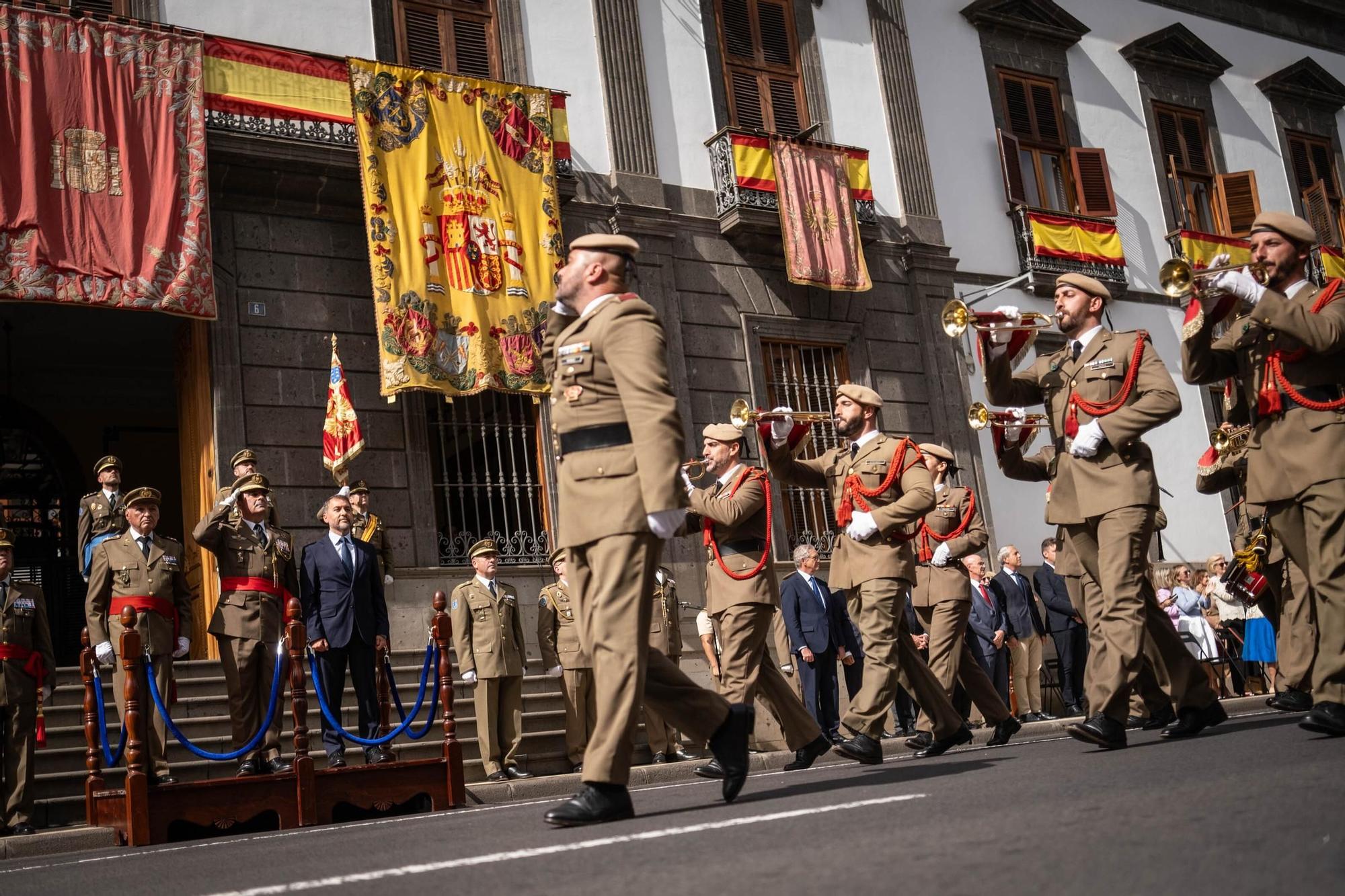 Solemne izado de la bandera por el 300 aniversario de la Capitanía General de Canarias