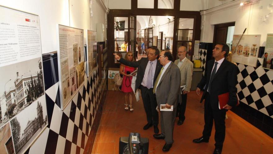 El rector asistió ayer al acto de conmemoración de la apertura.