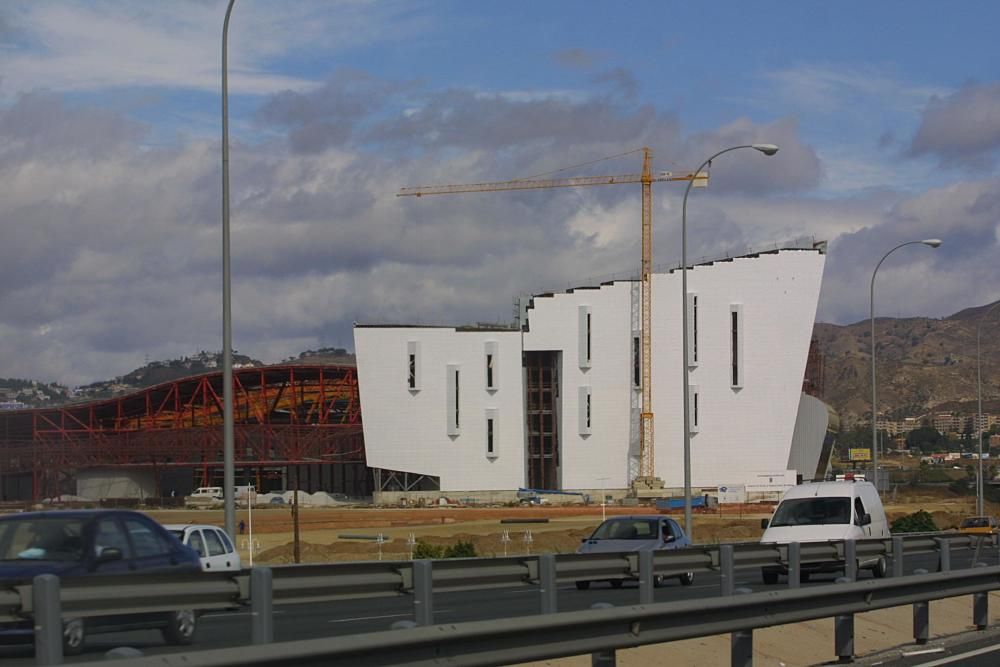 El Palacio de Congresos de Málaga fue inaugurado en 2003. Obra del arquitecto Ángel Asenjo, desde entonces ha sido sede de numerosos eventos en la capital de la Costa del Sol. Desde ferias inmobiliarias hasta salones del automóvil pasando por castings o la tradicional Muestra Infantil en Navidad