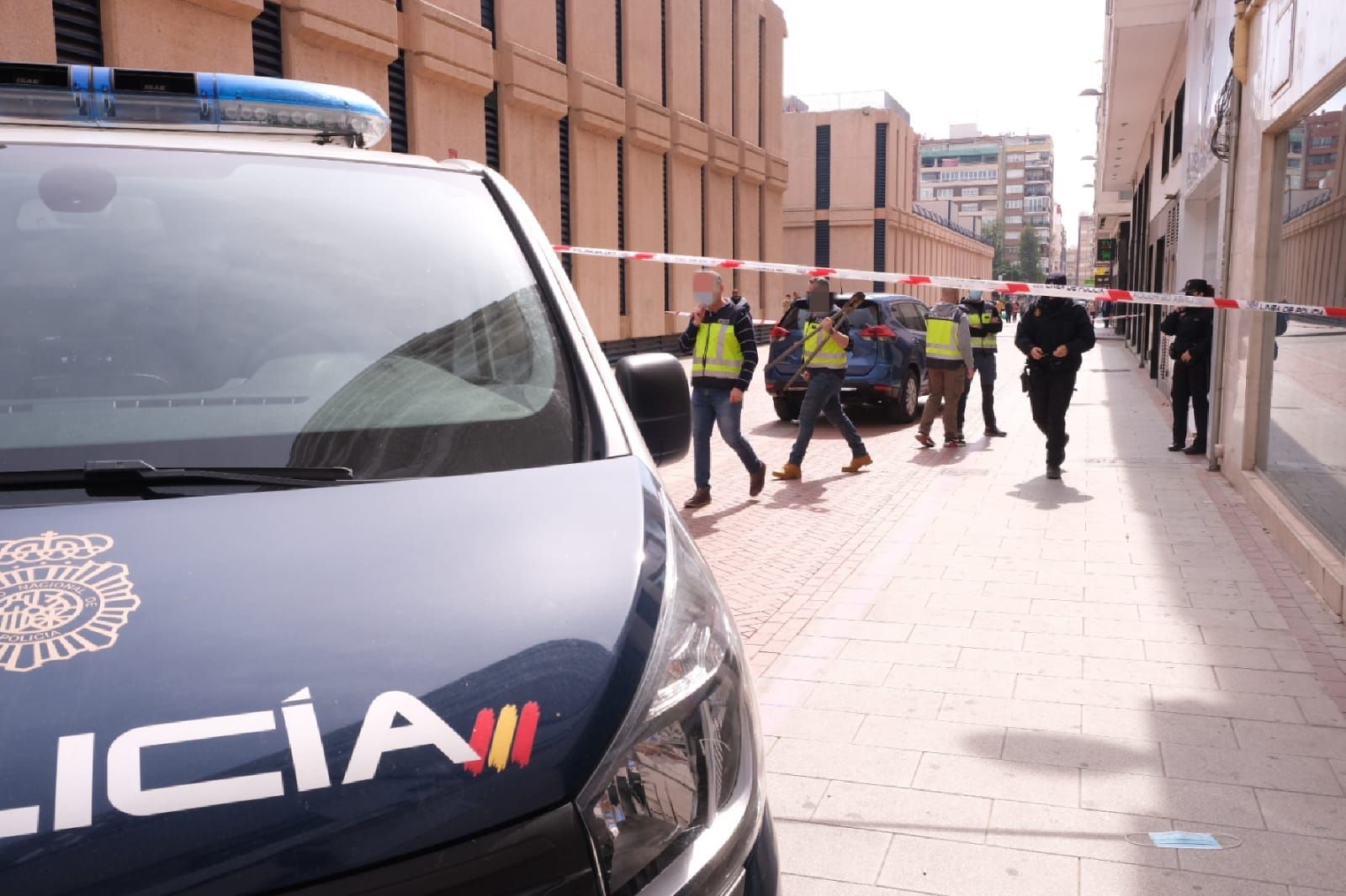 La Policía registra las oficinas de Zoe en Elda