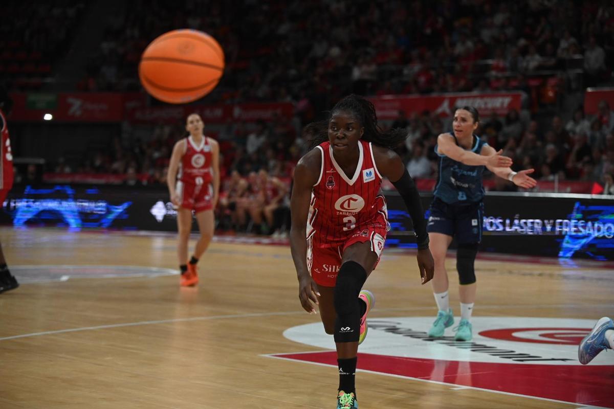 Bankolé persigue un balón durante el duelo ante el Leganés