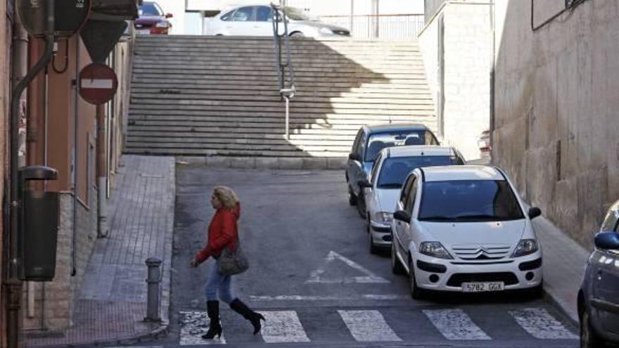 Escaleras que suben de la calle Dos de Mayo al barrio de Numancia, donde se encuentra oculto un refugio de la Guerra Civil.