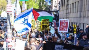 Manifestación propalestina en el campus de la Universidad de Nueva York, este lunes.