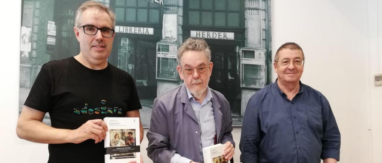 L’editor Jaume Raventós, el catedràtic Jaume Pòrtulas i el traductor Jaume Juan Castelló | TMR