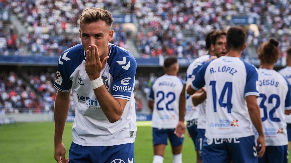 Sergio González celebra un gol que no subió al marcador.