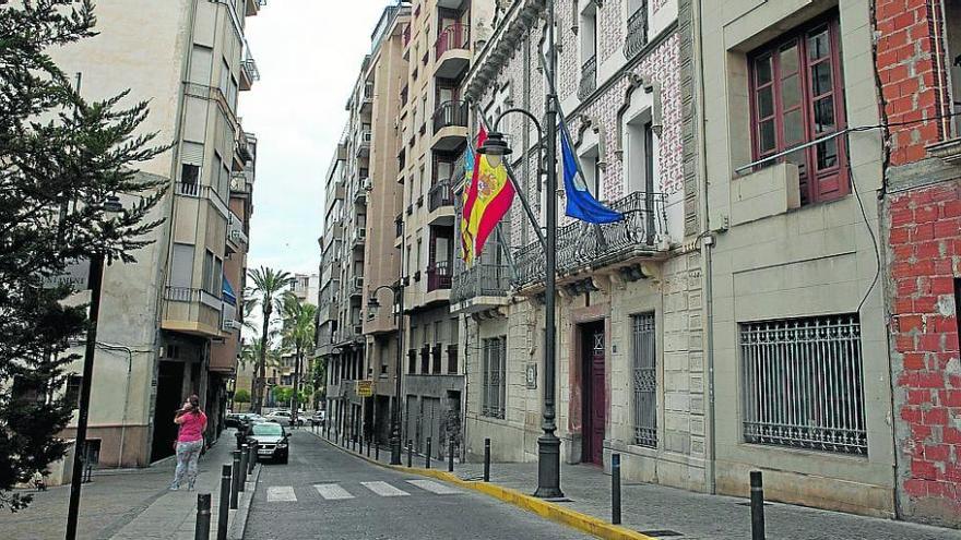 Exterior del Ayuntamiento de Crevillent en una imagen de archivo.