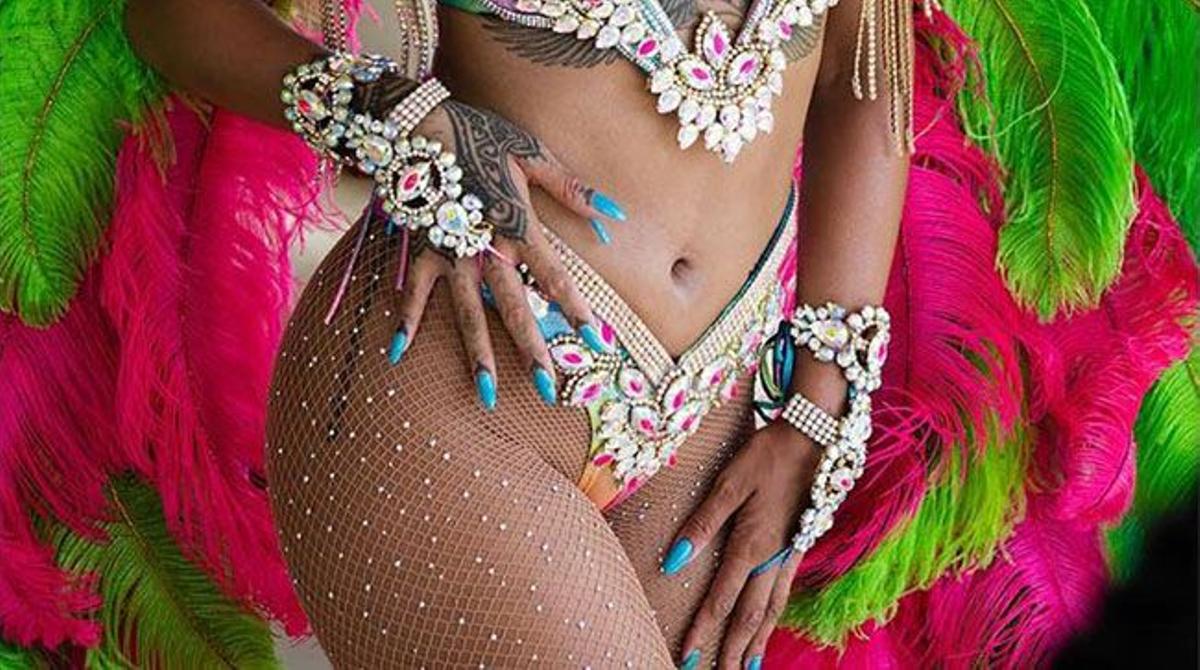 Detalle del look de Rihanna en Barbados