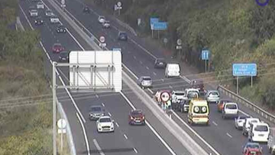 Colisión múltiple en la autopista del norte de Tenerife