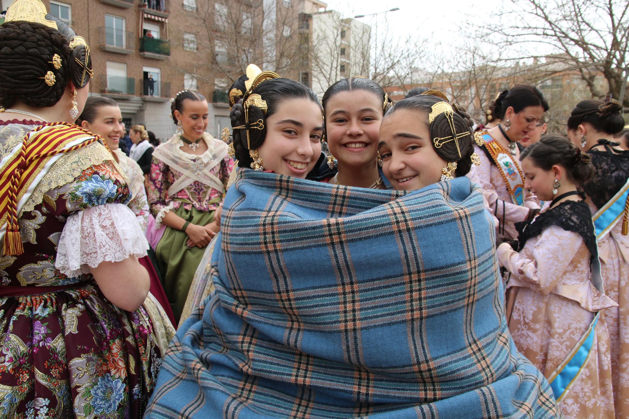 Gran ambiente para vivir la primera mascletà de las Fallas de Burriana