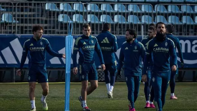 VÍDEO | Keidi Bare y Aguirregabiria se reincorporan a un grupo sin Radovanovic en el entrenamiento del Real Zaragoza