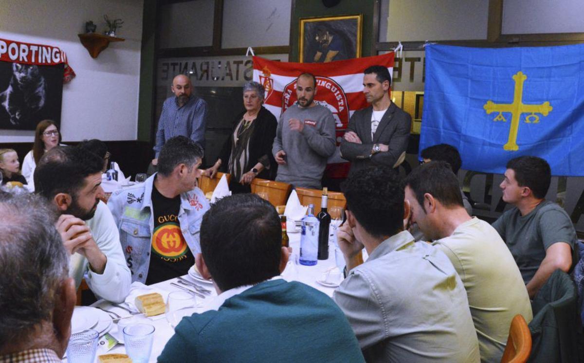 Por la izquierda, de pie, José Tuñón, Celia Pérez, Luis Fernández y Emilio Llerandi.  | J. E. CIMA