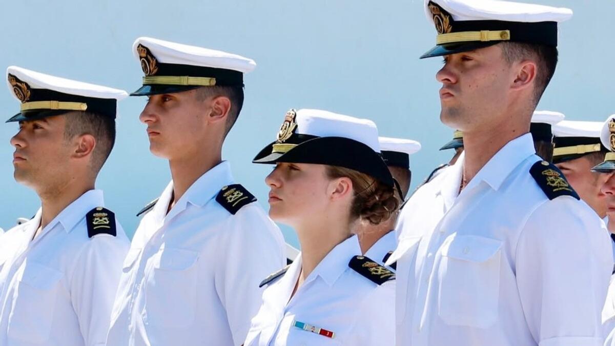 Leonor en Salvador de bahía junto con algunos de sus compañeros.