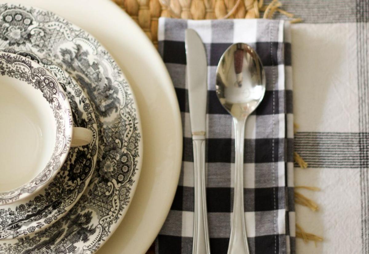 Detalle de la vajilla de la fábrica de Pickman.