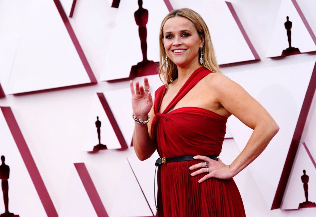 Reese Whiterspoon en la entrega de los premios Oscar 2021.