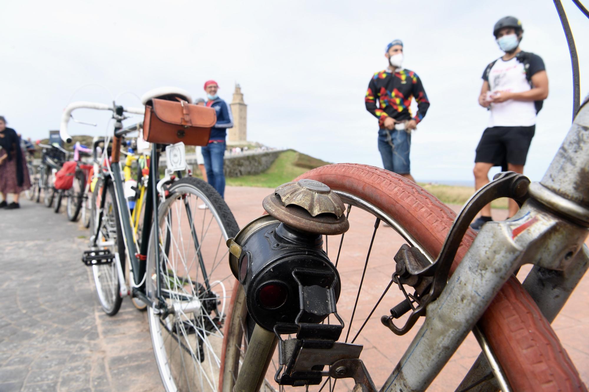 Bicis de otra época en la Torre para una movilidad segura y actual