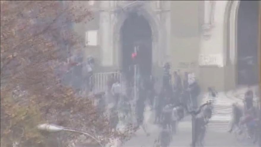 Profanan una iglesia de Santiago de Chile