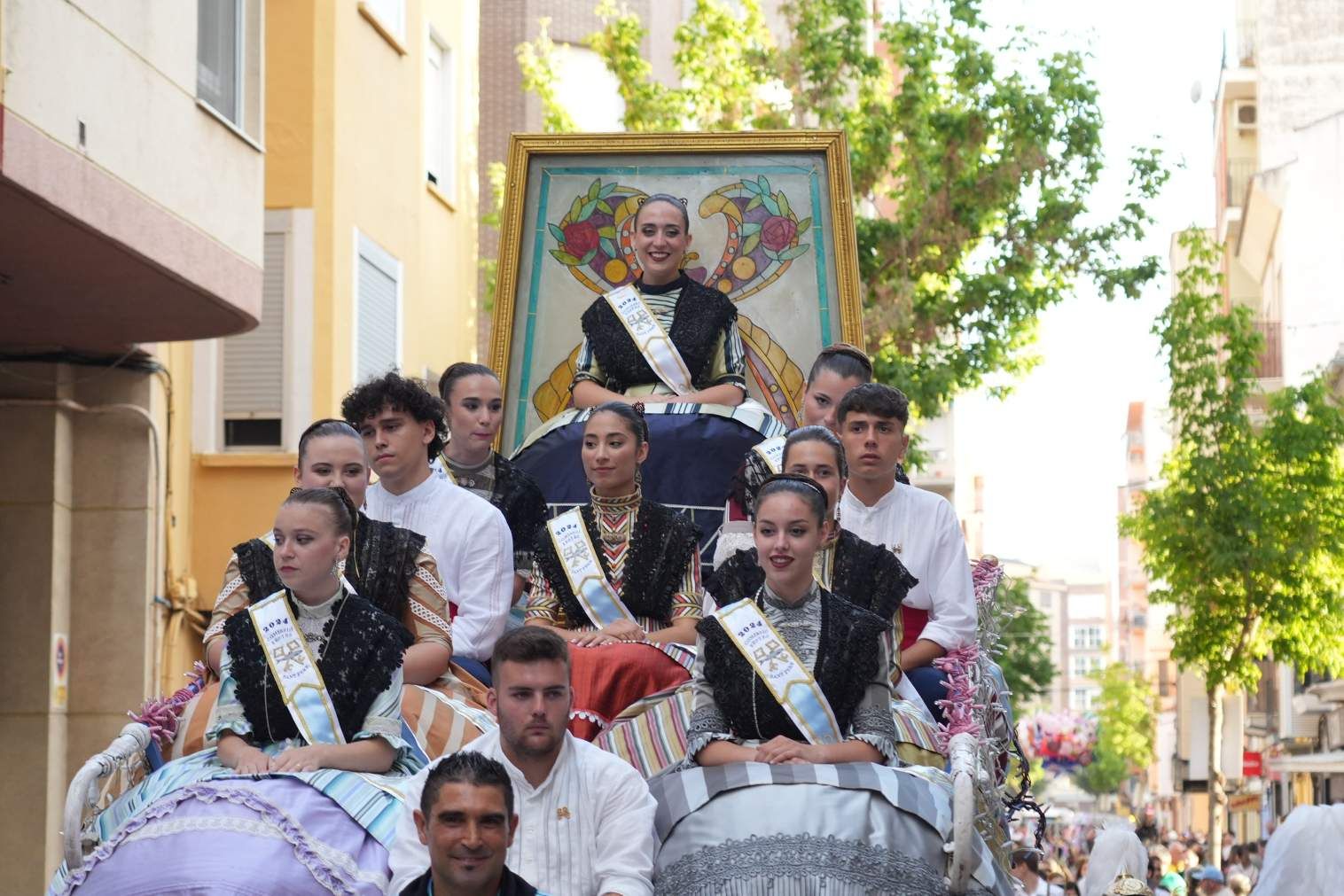 El Grau da inicio a las fiestas de Sant Pere con pólvora, bous y música