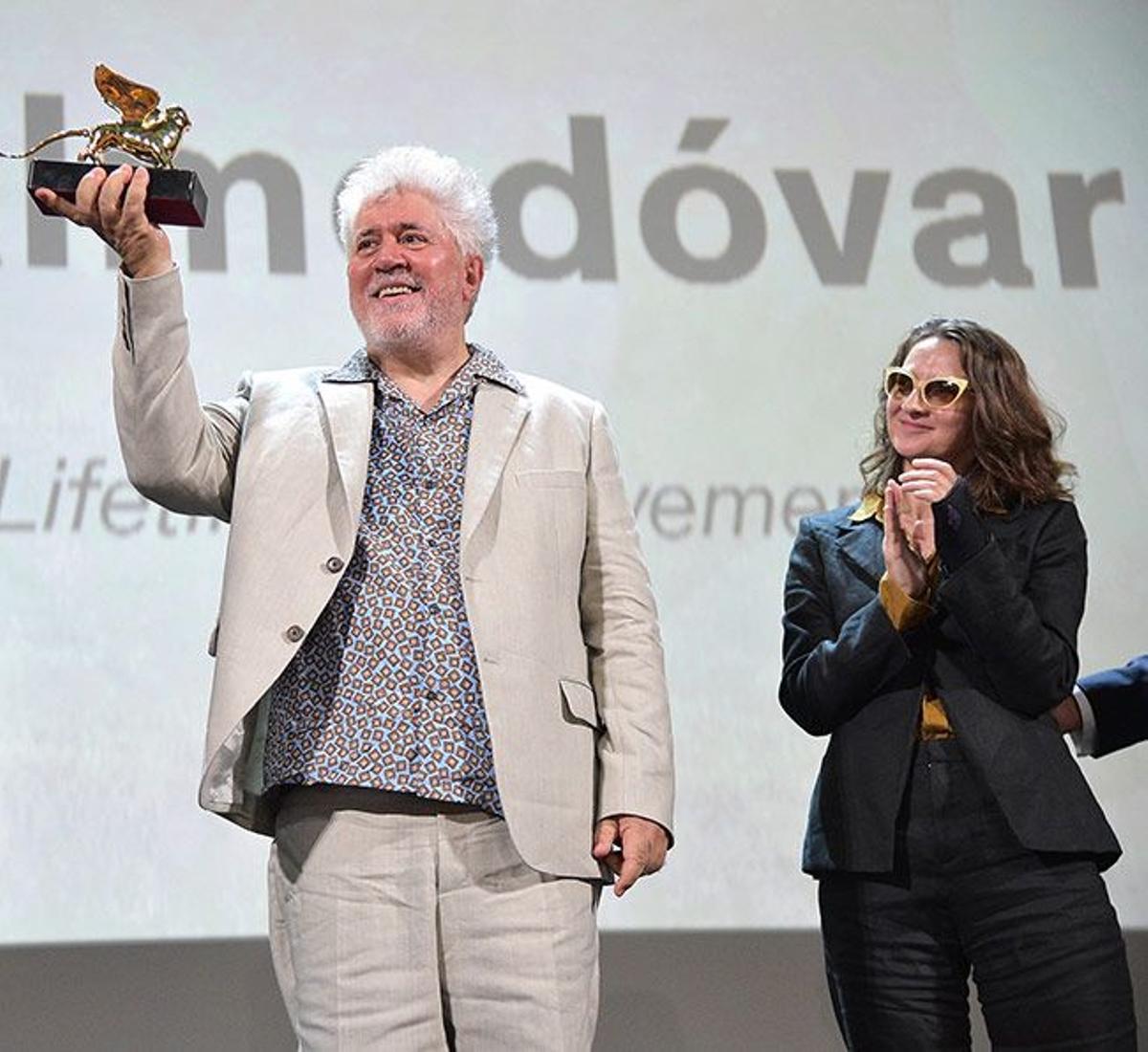 Lucrecia Martel con Pedro Almodóvar en la Mostra de Venecia 2019