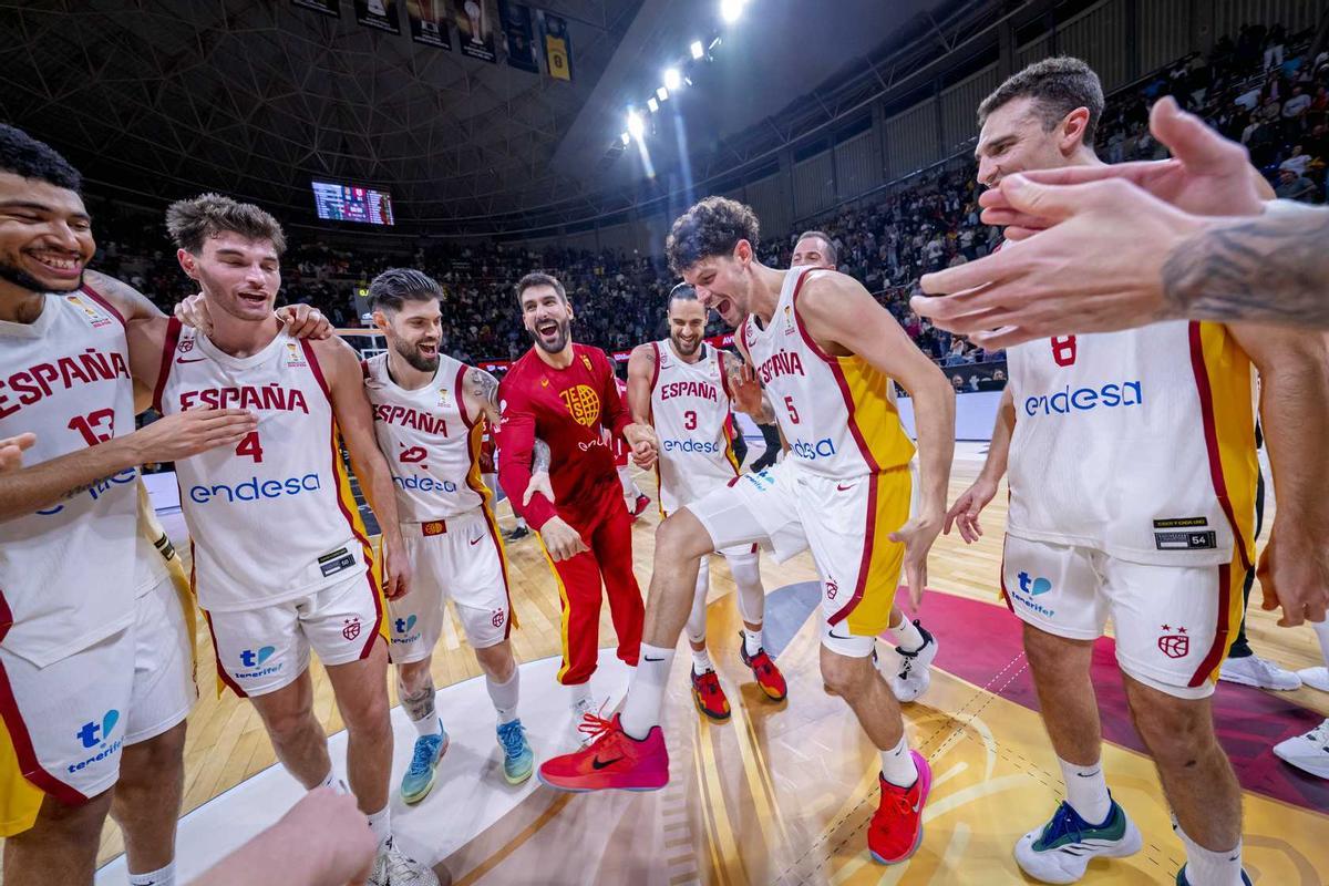 The team celebrated the victory with Oriol Paulí as entertainer of the party in Tenerife