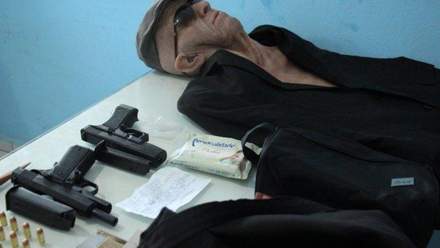 Un hombre disfrazado de anciano intenta robar un banco en Brasil