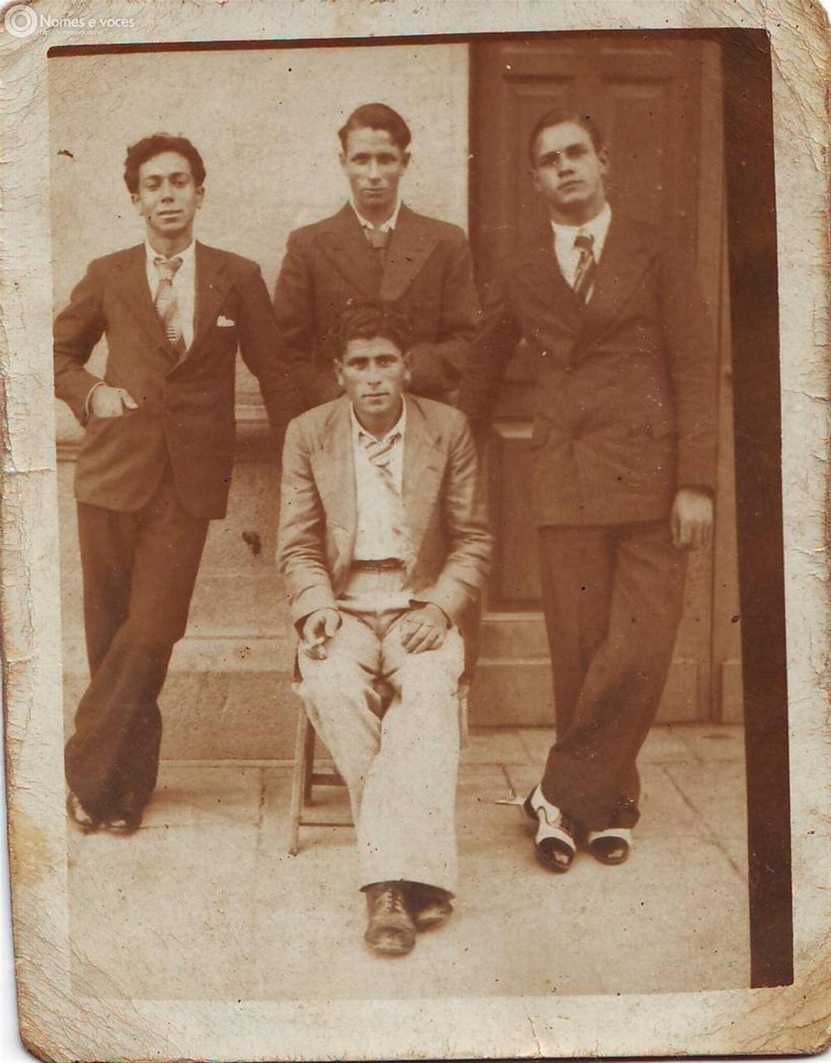 Antonio Alejandre Ramos con amigos antes de la guerra.