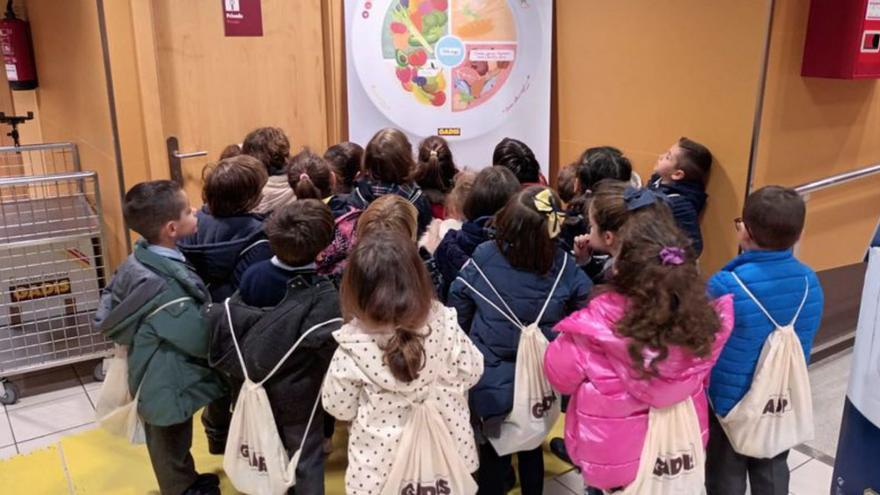 Gadis informa a 4.500 escolares coruñeses sobre hábitos saludables con su programa Alimentes