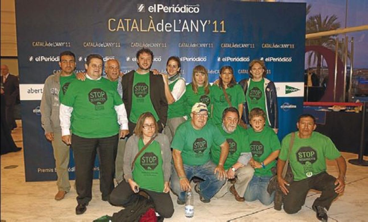 Membres de la Plataforma d’Afectats per la Hipoteca (PAH, l’entitat guardonada amb el Premi Mercè Conesa a la Millor Iniciativa Solidària. Dempeus, la primera per la dreta, la seva portaveu, Ada Colau.