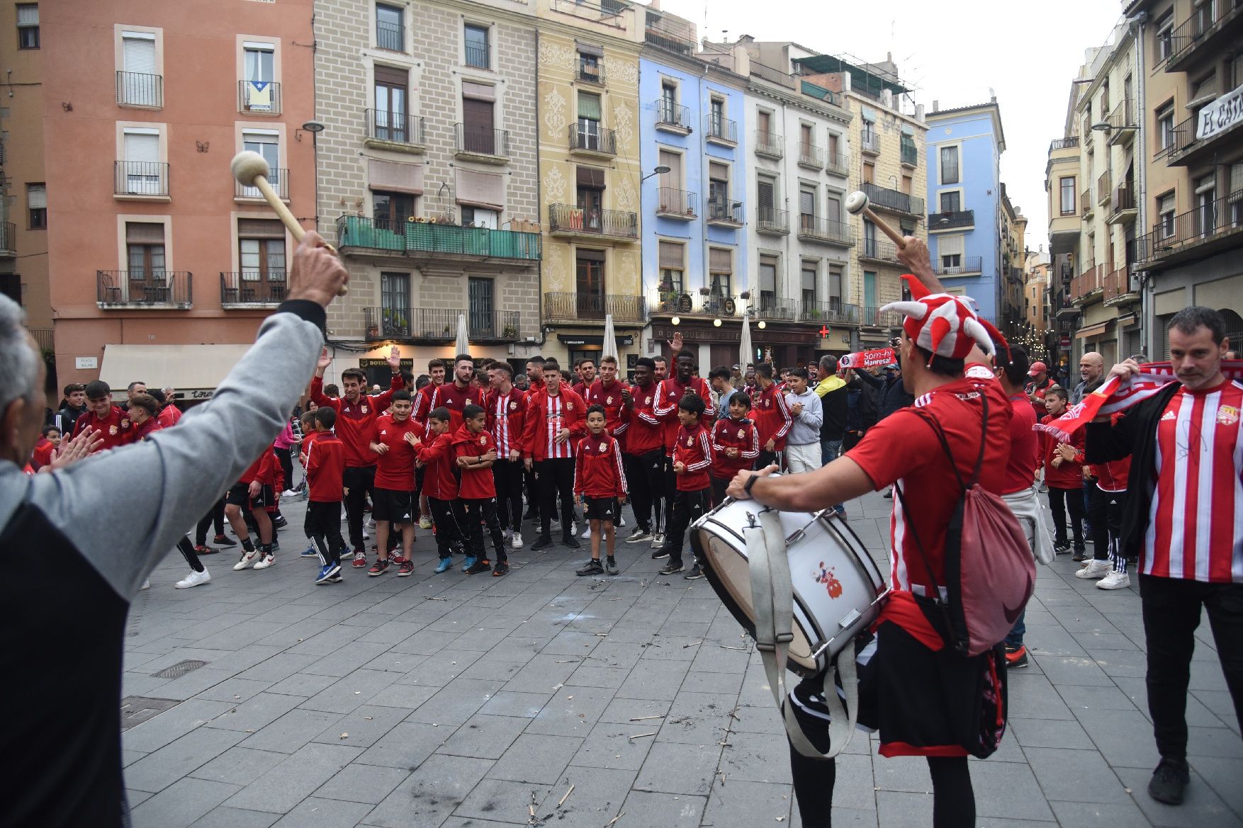 Festa a la plaça Major per celebrar l'ascens del CE Manresa