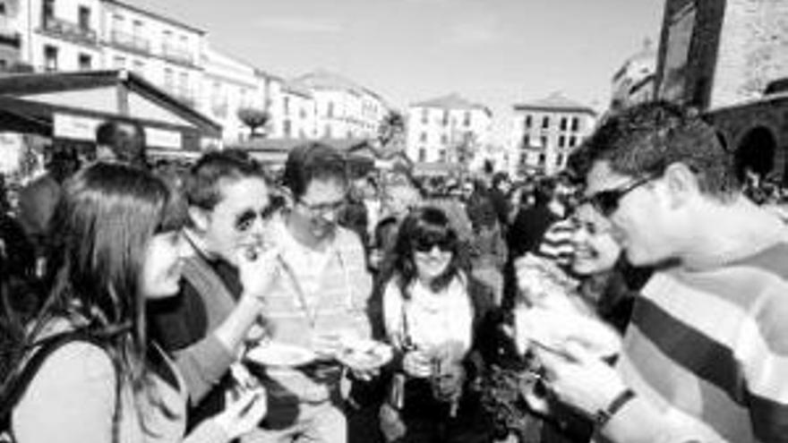 Extregusta repite en la plaza Mayor, con una treintena de expositores