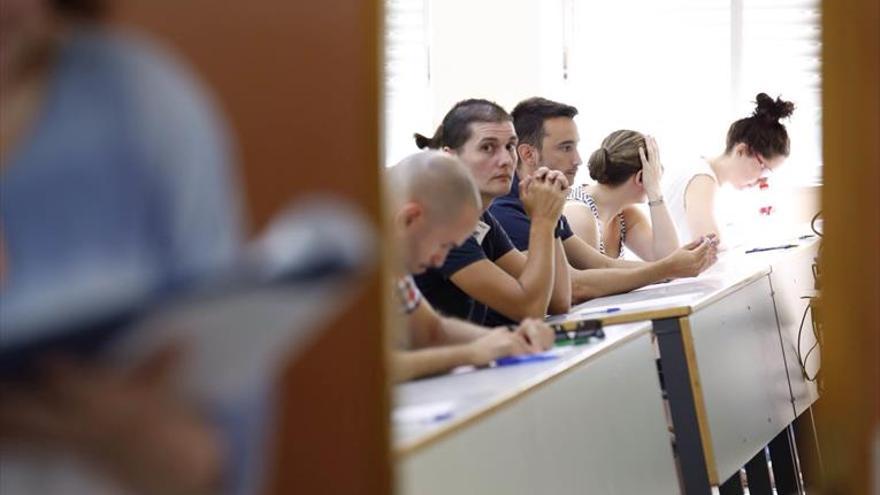 Doce aspirantes se disputarán cada una de las plazas de Primaria e Infantil