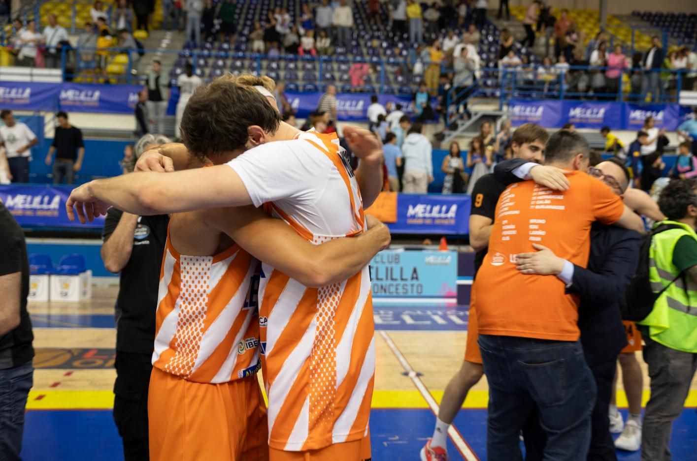 La fiesta del ascenso a la ACB del Leyma Básquet Coruña en Melilla.