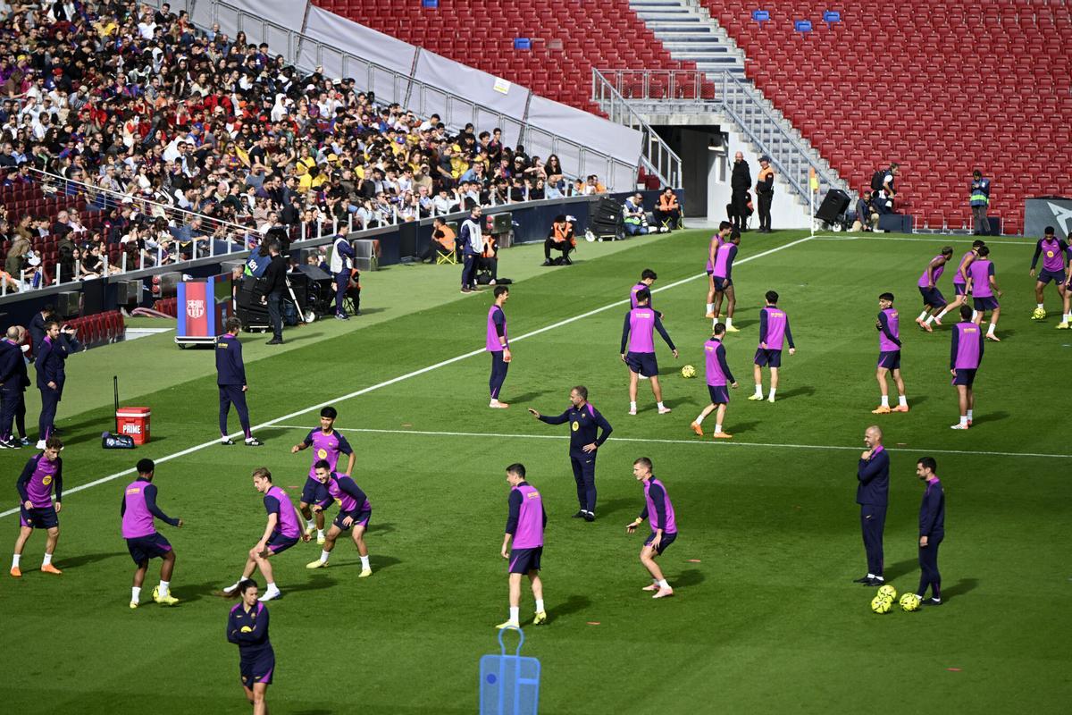 Barcelona. 07.11.2025.  Deportes.  Entrenamiento de los jugadores del Barça en el Spotify Camp Nou en el primer test con asistencia de público en el estadio. Fotografía de Jordi Cotrina