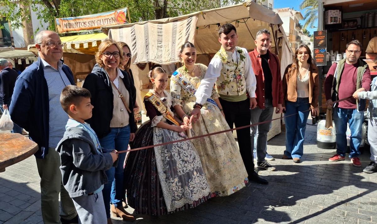 Las reinas de les Fogueres de Xàbia han cortado la cinta